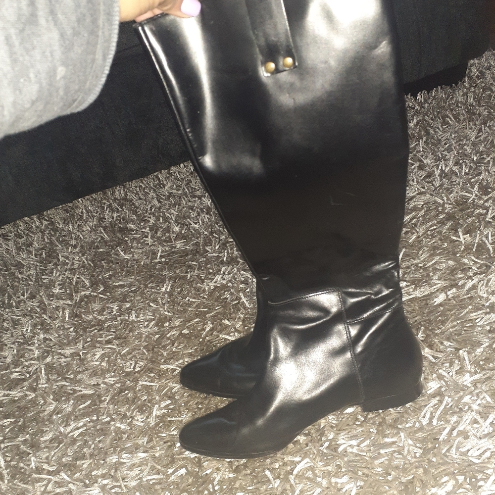 MK black boots